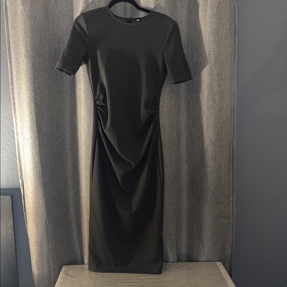 Zara Black Short-Sleeve Ruched Midi Dress